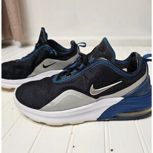 Nike women's size 7 air max motion Blue